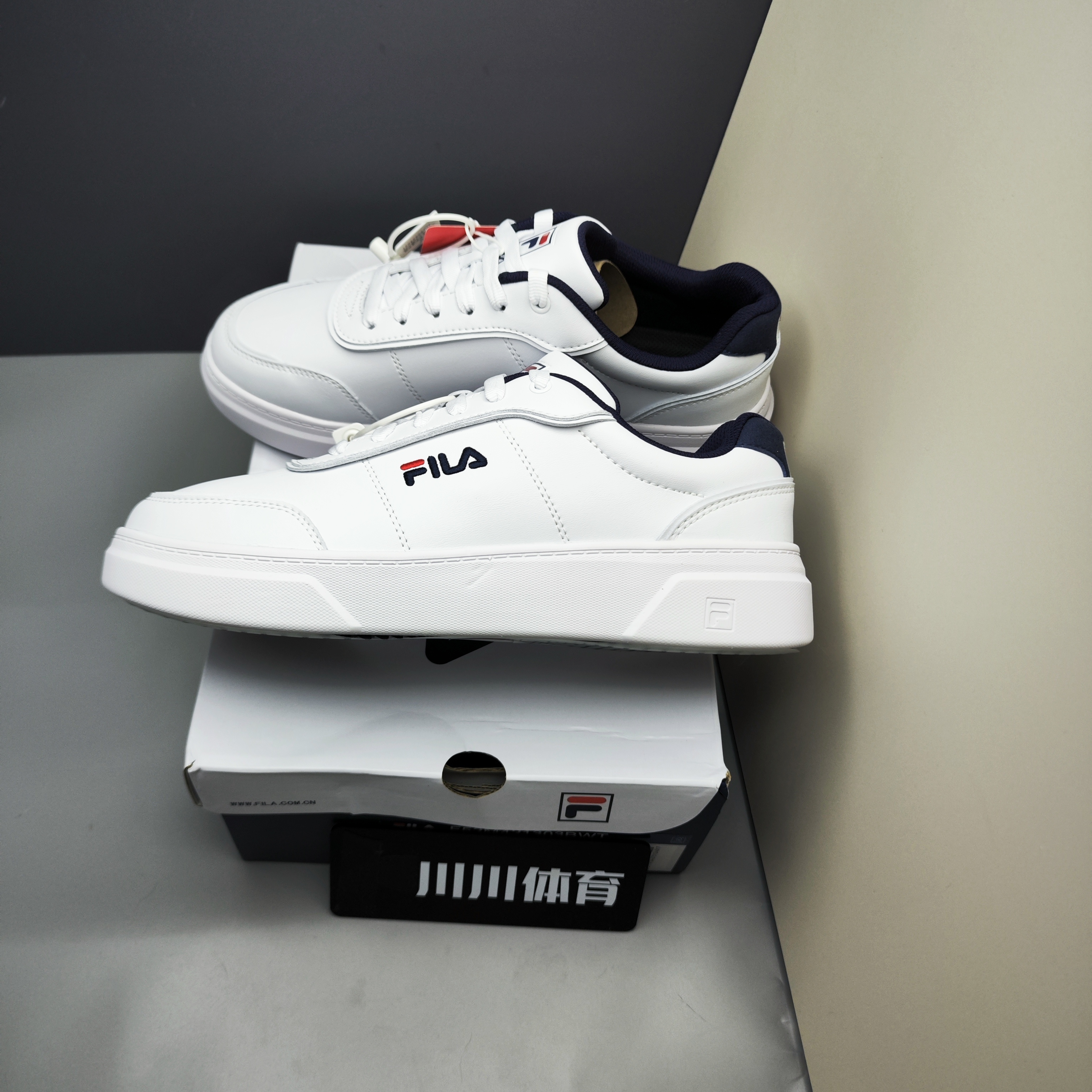 【狂欢价】FILA 斐乐 百搭复古 潮流 耐磨 休闲鞋 白色