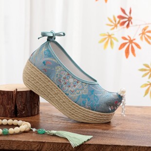 2026春夏季新款汉服旗装鞋女古风厚底登云履明制绣花格格汉服鞋