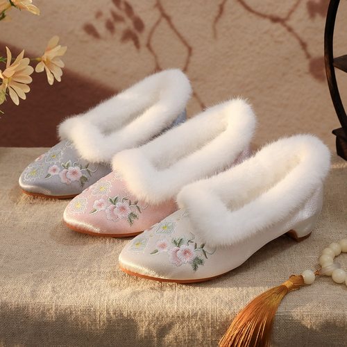 【晴柔】2025冬季新款加绒保暖绣花鞋古风缎面汉服鞋国风绣花