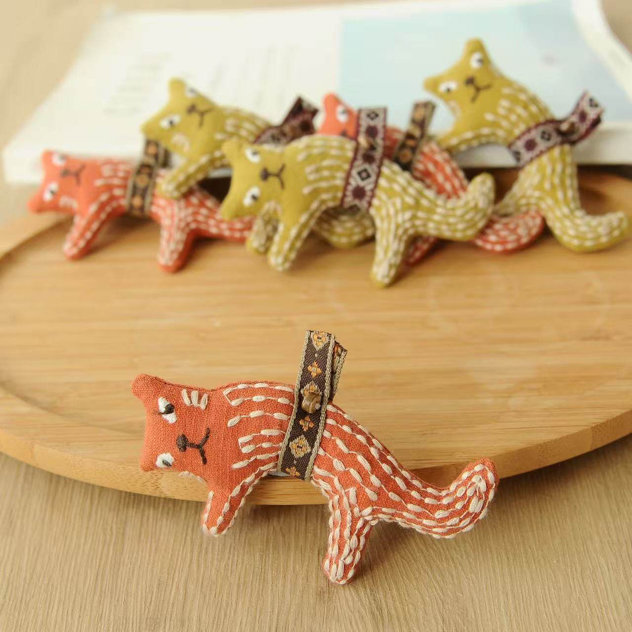 新品森系可爱刺绣上吊小猫咪布艺童趣充棉玩偶胸针动物书包配饰,饰品/流行首饰/时尚饰品新,胸针,淘宝优惠券,粉丝福利购,淘宝优惠卷