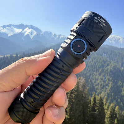 Vastlite新品Versa B0W聚泛调焦白激光IP68级防水1200米射程磁尾