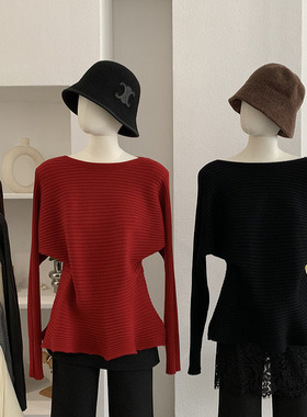 一字领纯色坑条蝙蝠袖纯色鱼尾荷叶边下摆收腰针织衫