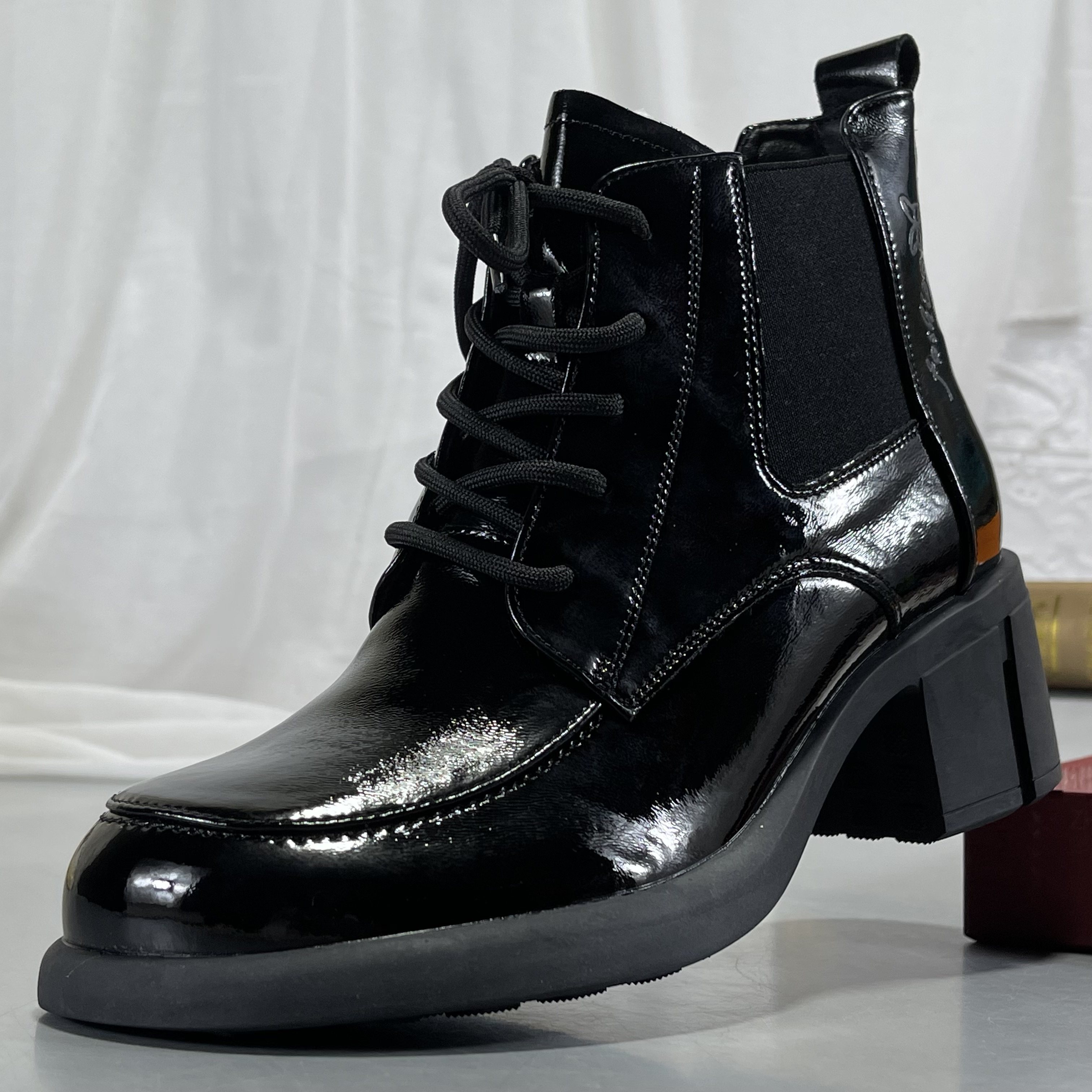 品牌折扣牛漆皮马丁靴2025秋冬新款粗跟系带粗跟切尔西靴子女短靴,女鞋,马丁靴,淘宝优惠券,粉丝福利购,淘宝优惠卷