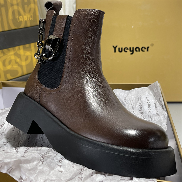 月芽儿厚底真皮复古烟筒靴女2025秋冬款圆头厚底套筒切尔西马丁靴