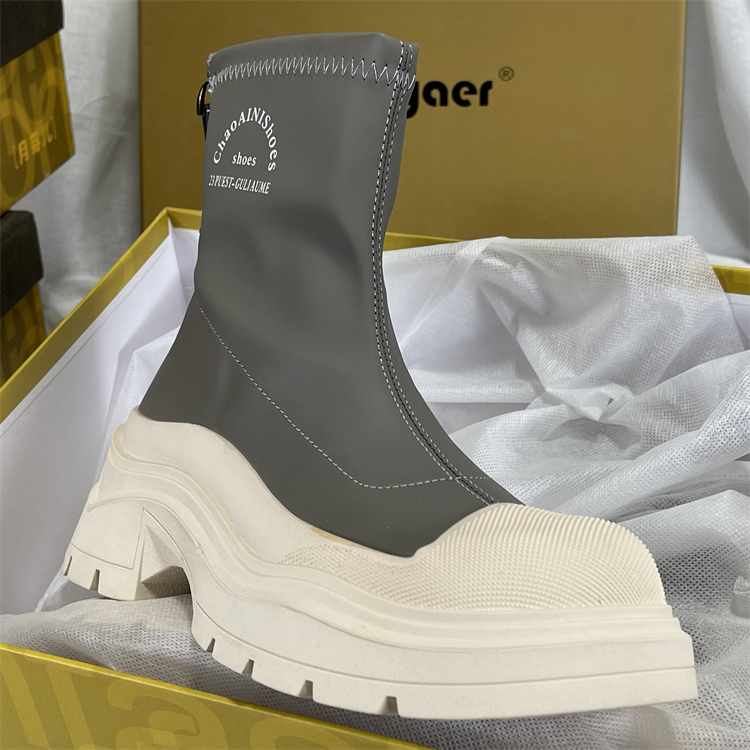 月芽儿瘦瘦靴女微瑕疵发黄休闲高帮厚底运动马丁靴女真皮短筒靴子