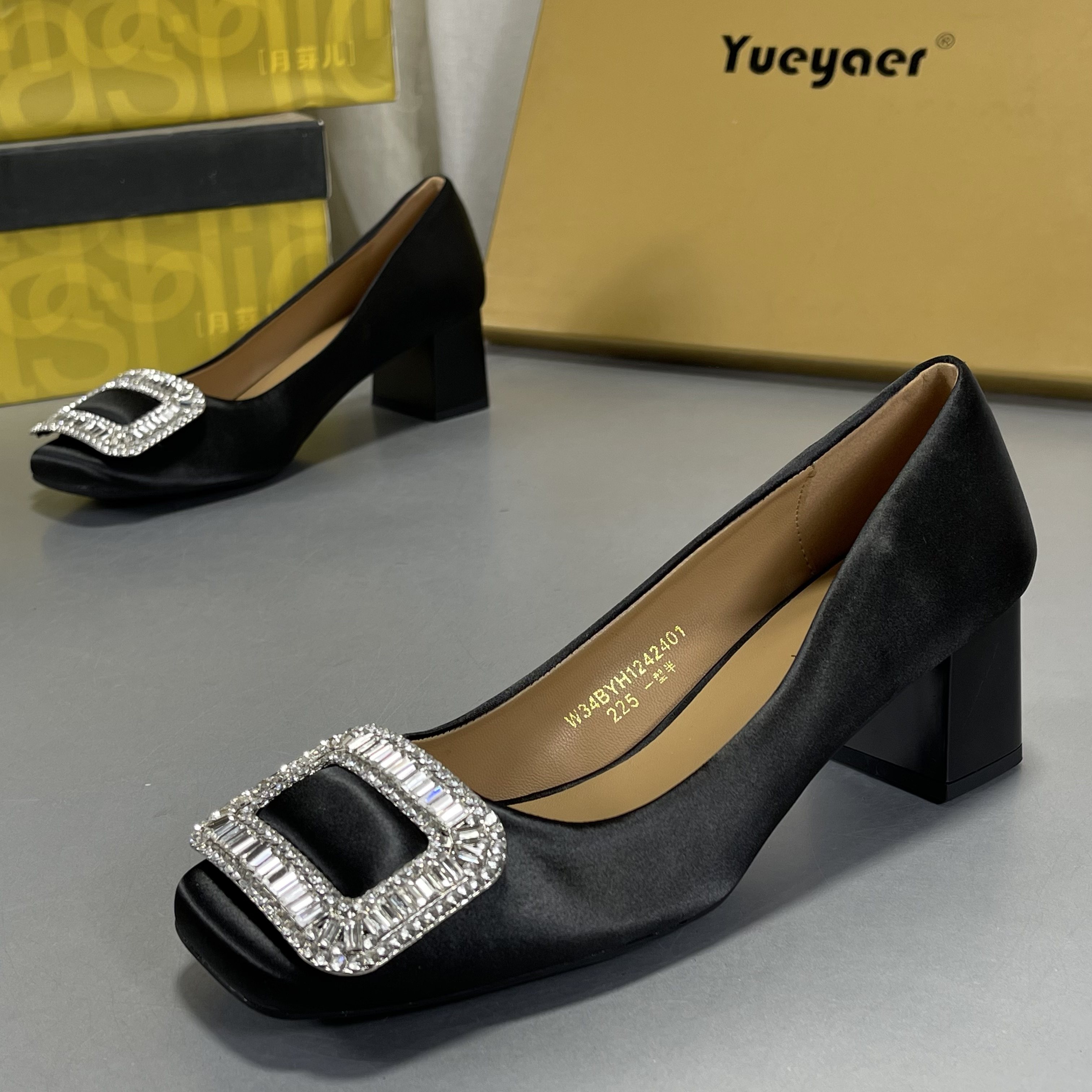 【月芽儿女鞋】品牌撤柜断码春夏浅口方头中跟休闲皮鞋丝绸单鞋女,女鞋,浅口单鞋,淘宝优惠券,粉丝福利购,淘宝优惠卷