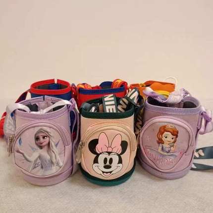 1儿童防摔斜跨卡通可爱背带保护套杯套水杯保温杯长肩带杯子套