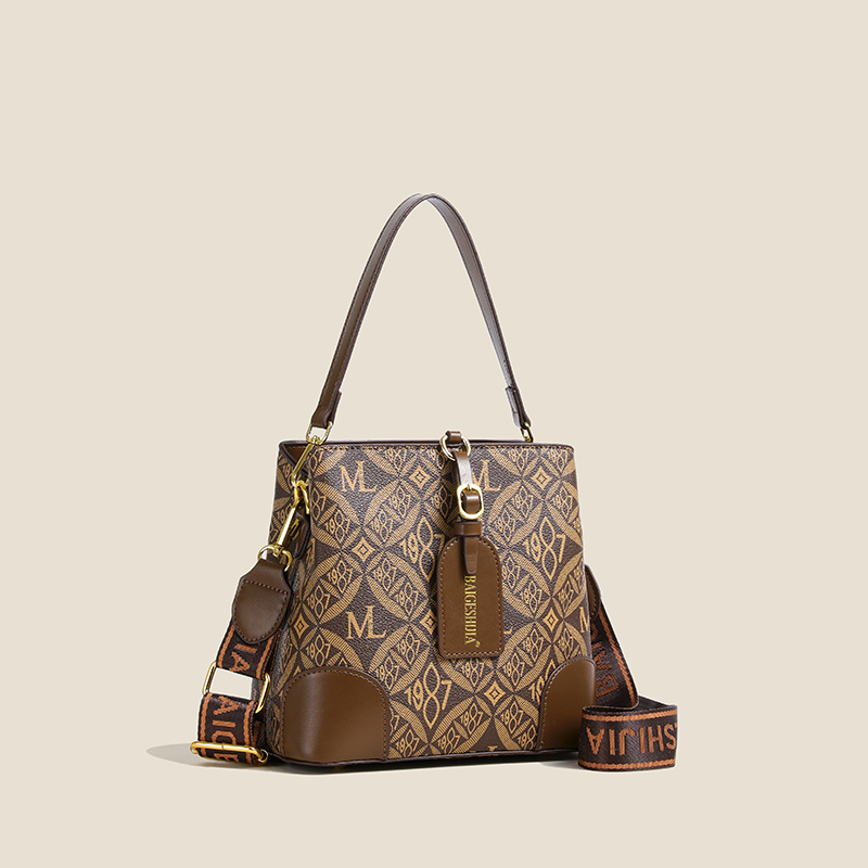 真皮女包斜挎包2025新款时尚百搭