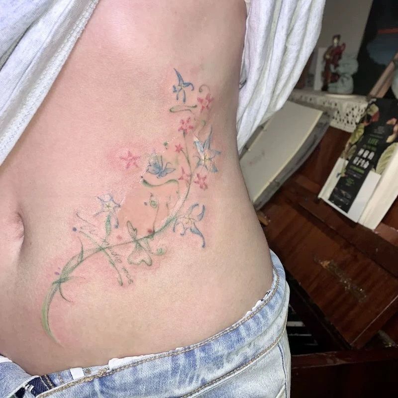 高颜值春日蝴蝶水仙花 纹身高颜值ins个性持久辣妹腰