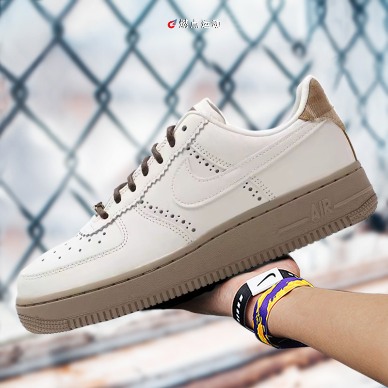 Nike/耐克 Nike Air Force 1     女子板鞋FV3700-112