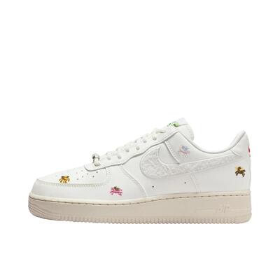 Nike/耐克 WMNS AIR FORCE 1 '07 REC CN女子板鞋IQ1143-100
