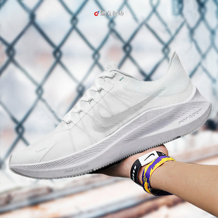 CW3421 NIKE 104 耐克女子低帮气垫缓震跑鞋 ZOOM WINFLO