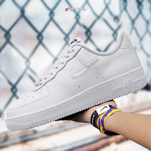 Nike/耐克 WMNS AIR FORCE 1 07 SE男子板鞋FB8251-100