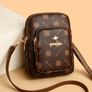 品牌真皮印花斜挎小包包女2026新款多层软皮手机零钱包百搭单肩包