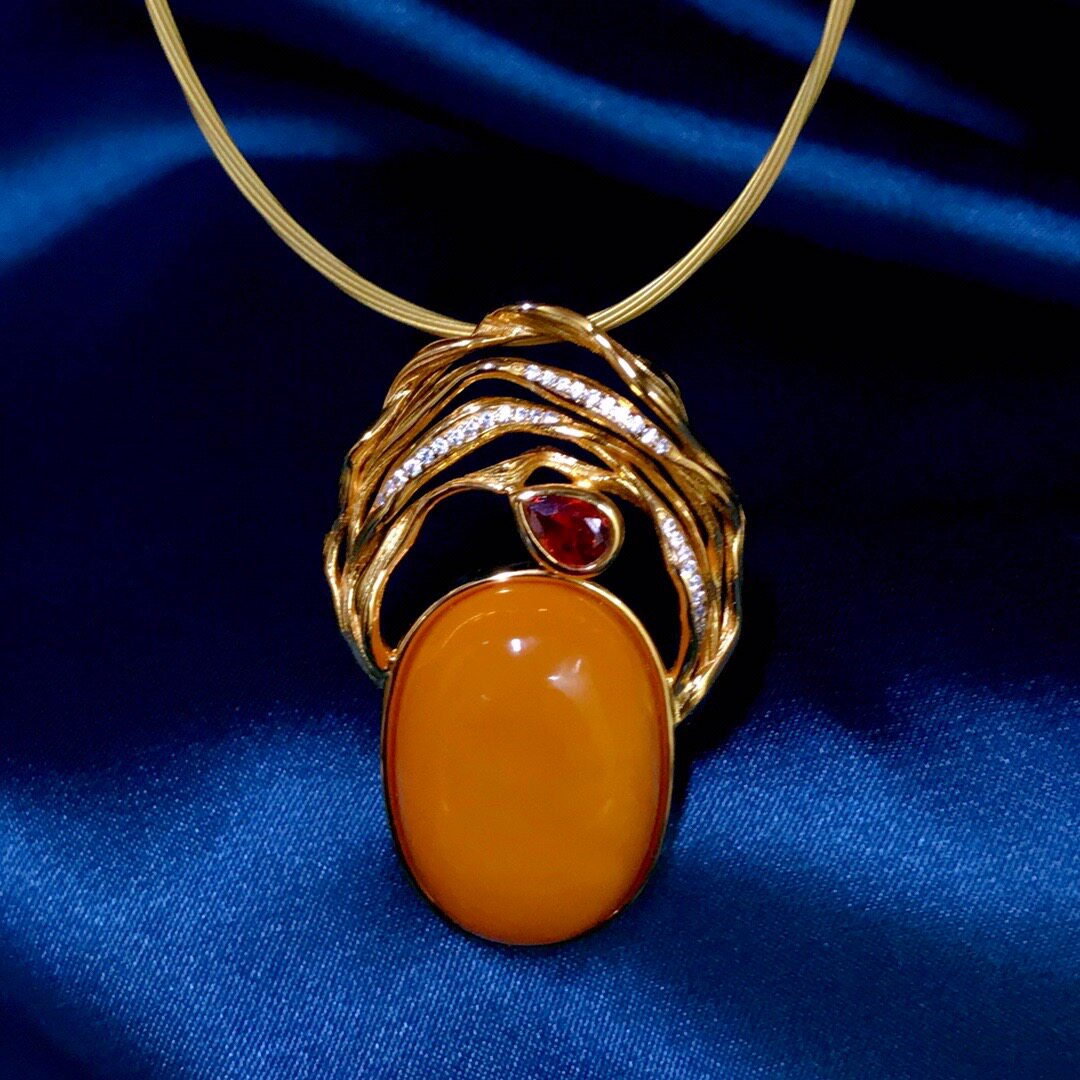 意大利工艺天然俄罗斯老蜜蜡鸡油黄蛋面吊坠纯银豪华镶嵌项链