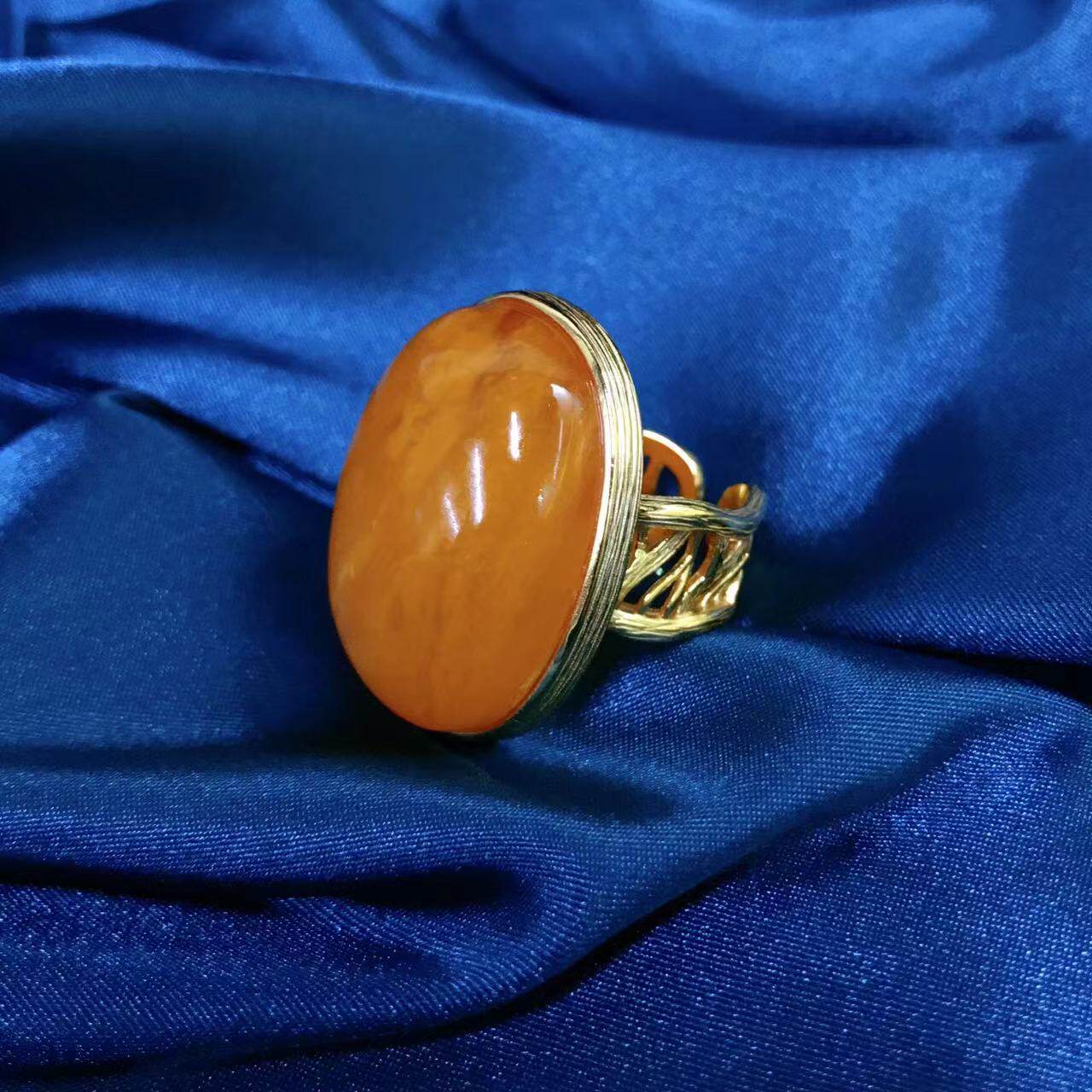 天然正品俄罗斯鸡油黄老蜜蜡戒指大蛋面无优化老蜡戒指纯银无优化