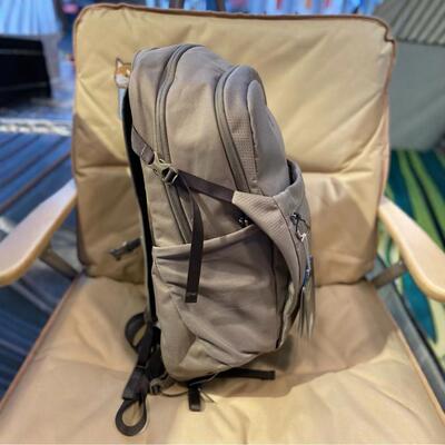 日光 小鹰日光20升超轻户外双肩包旅行登山包电脑背包送防雨罩