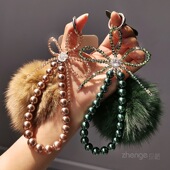 手机链挂件女轻奢小众高级感包挂精致串珠蝴蝶结毛球饰手腕短款