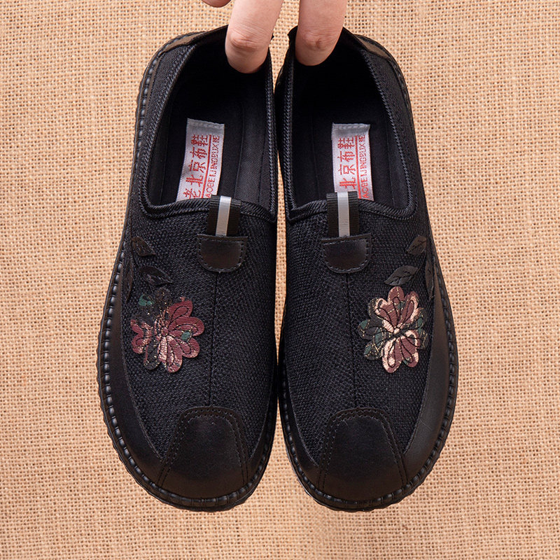 老人布鞋女奶奶鞋老北京布鞋女春新款妈妈鞋软底防滑绣花老太太鞋