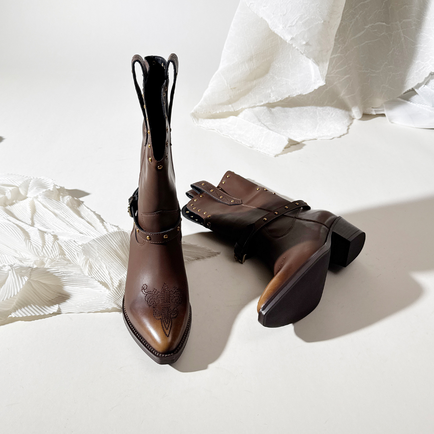 欧美尖头短筒铆钉皮带扣西部靴