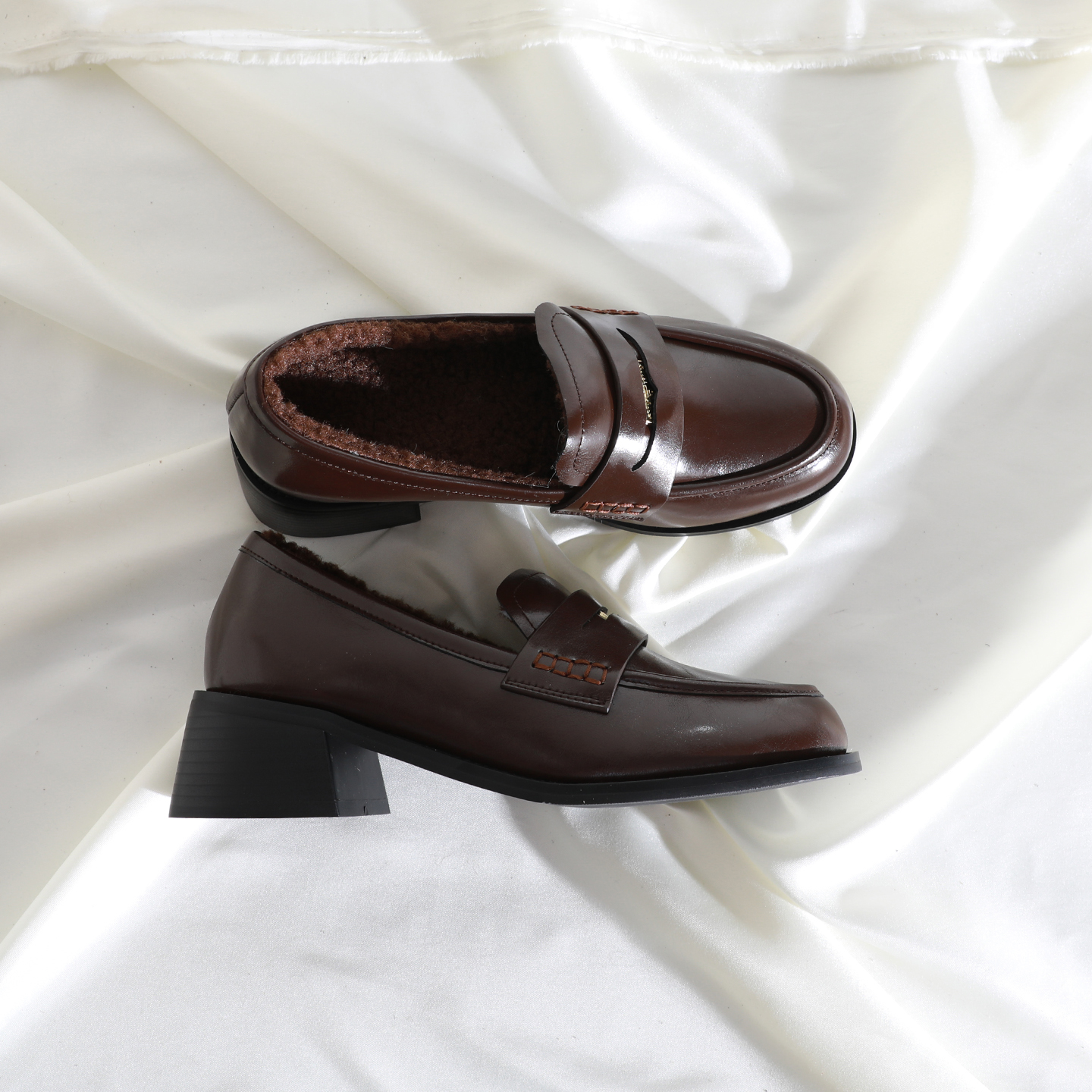 英伦圆头深口金币套脚乐福鞋粗跟