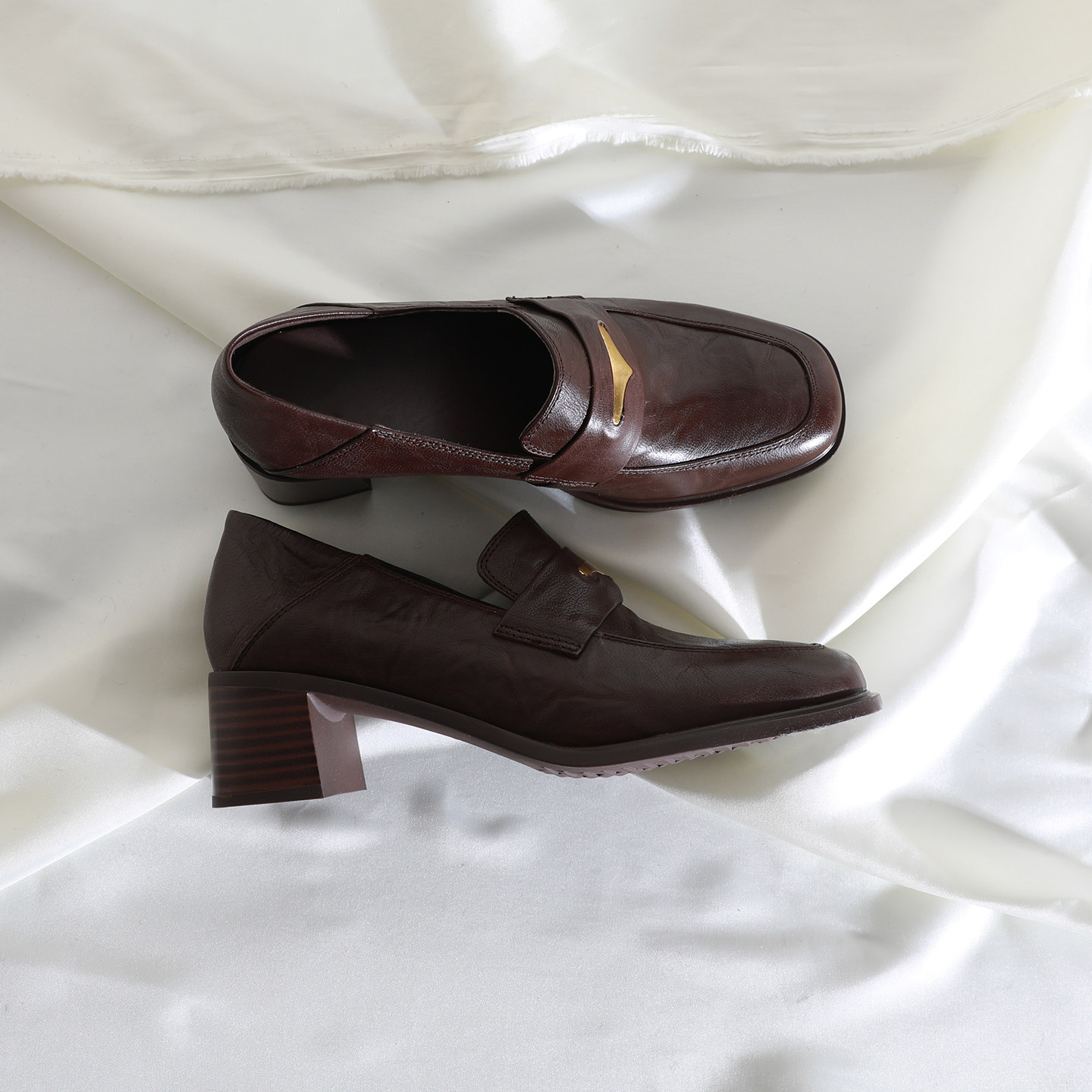 莲花府邸2026春季单鞋复古中口一脚蹬通勤工作鞋百搭粗跟羊皮女鞋,女鞋,深口单鞋,淘宝优惠券,粉丝福利购,淘宝优惠卷