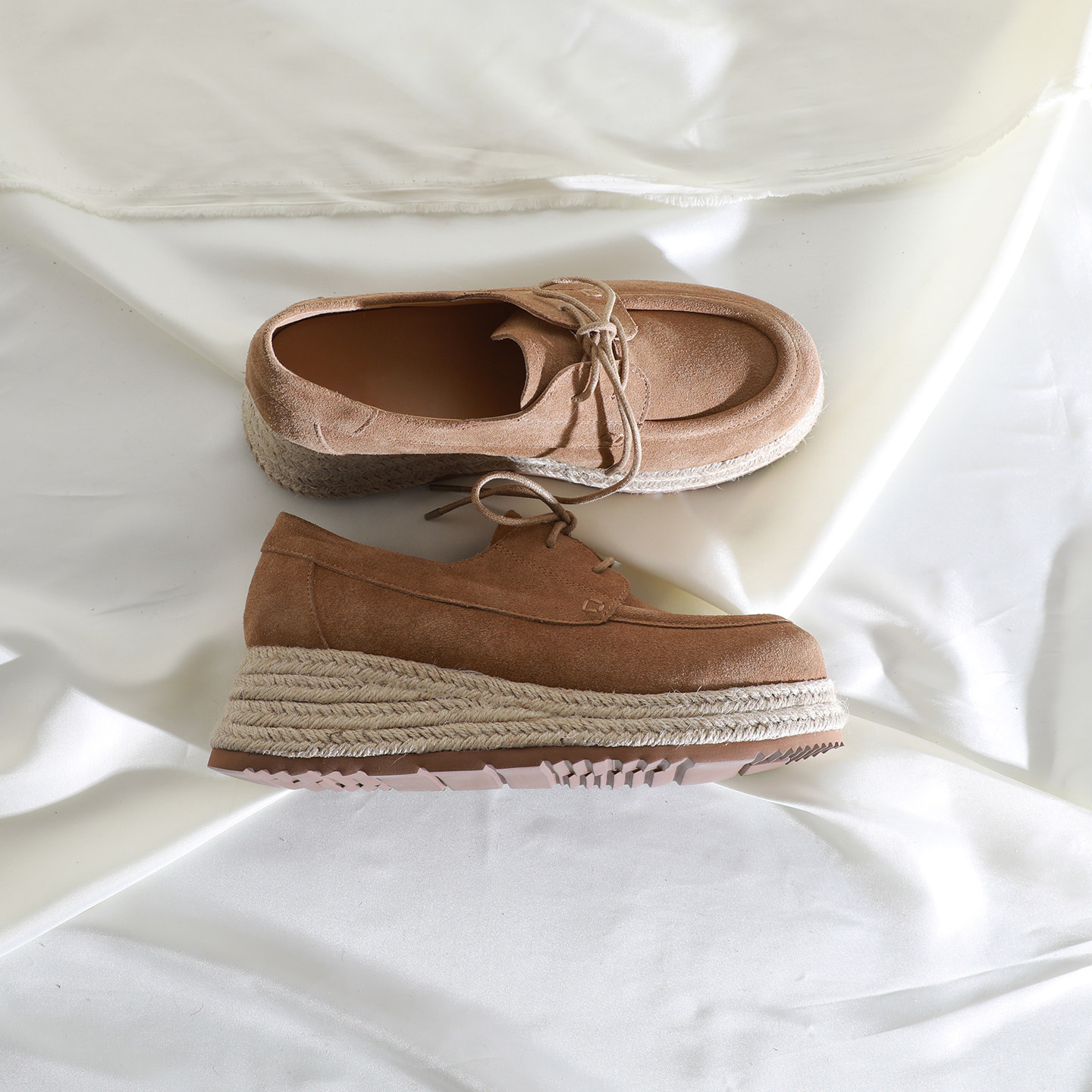 莲花府邸2026春季简约单鞋时尚系带深口鞋舒适休闲坡跟牛翻女鞋子,女鞋,深口单鞋,淘宝优惠券,粉丝福利购,淘宝优惠卷