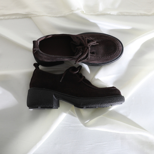 莲花府邸2026春季复古深口鞋系带通勤单鞋休闲百搭粗跟牛反绒女鞋