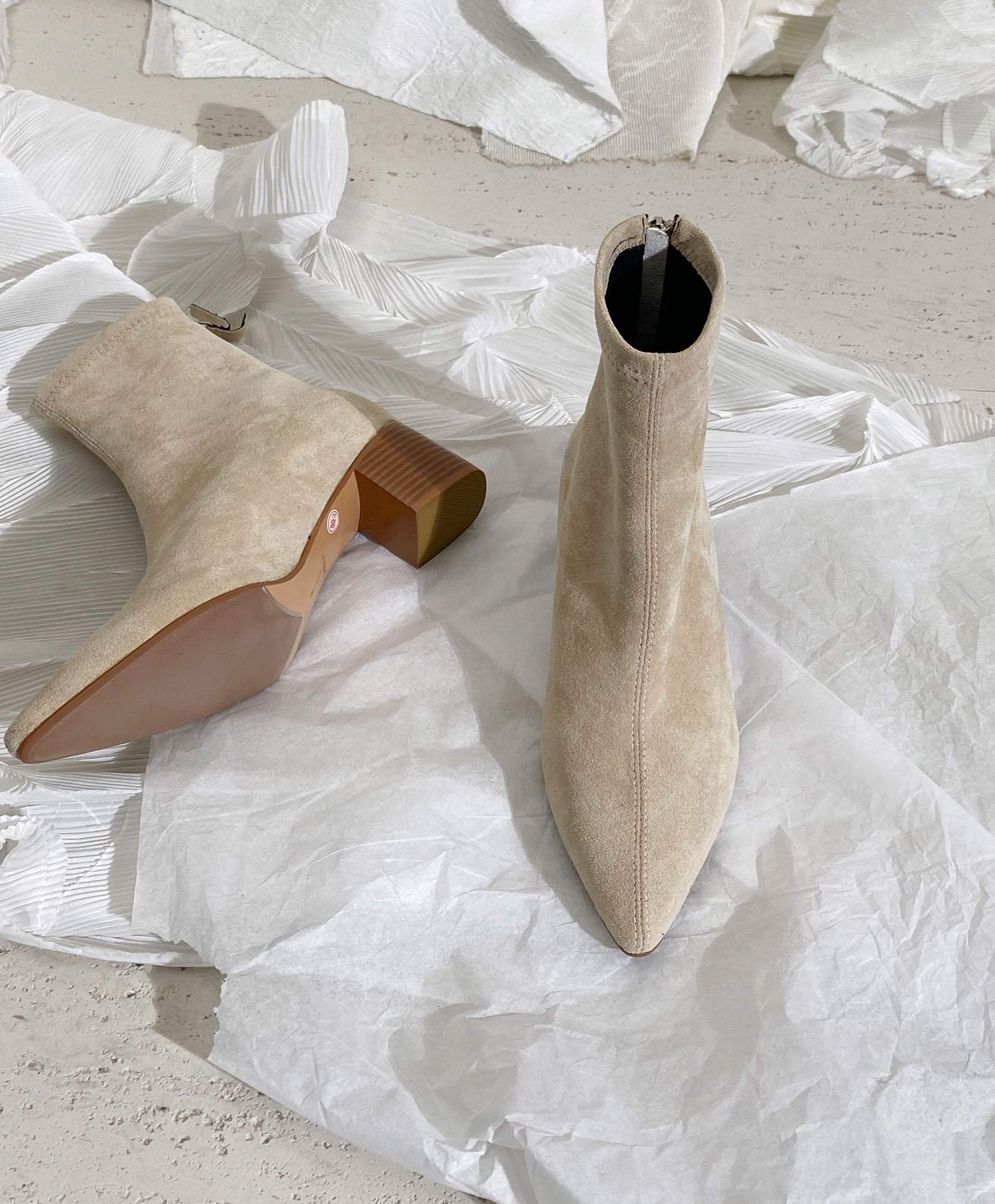 莲花府邸法式简约瘦瘦靴粗跟