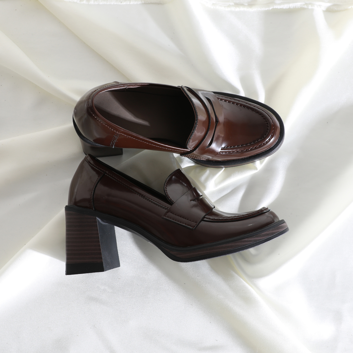 时尚圆头深口一脚蹬单鞋粗跟