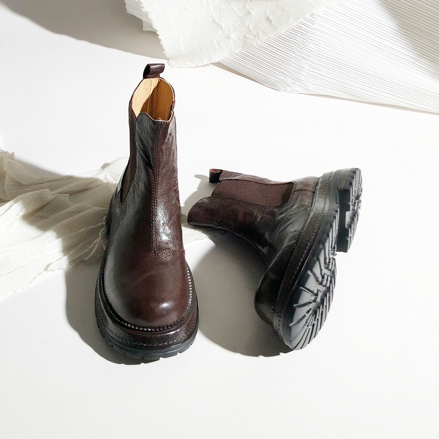 英伦圆头短筒拼接切尔西粗跟