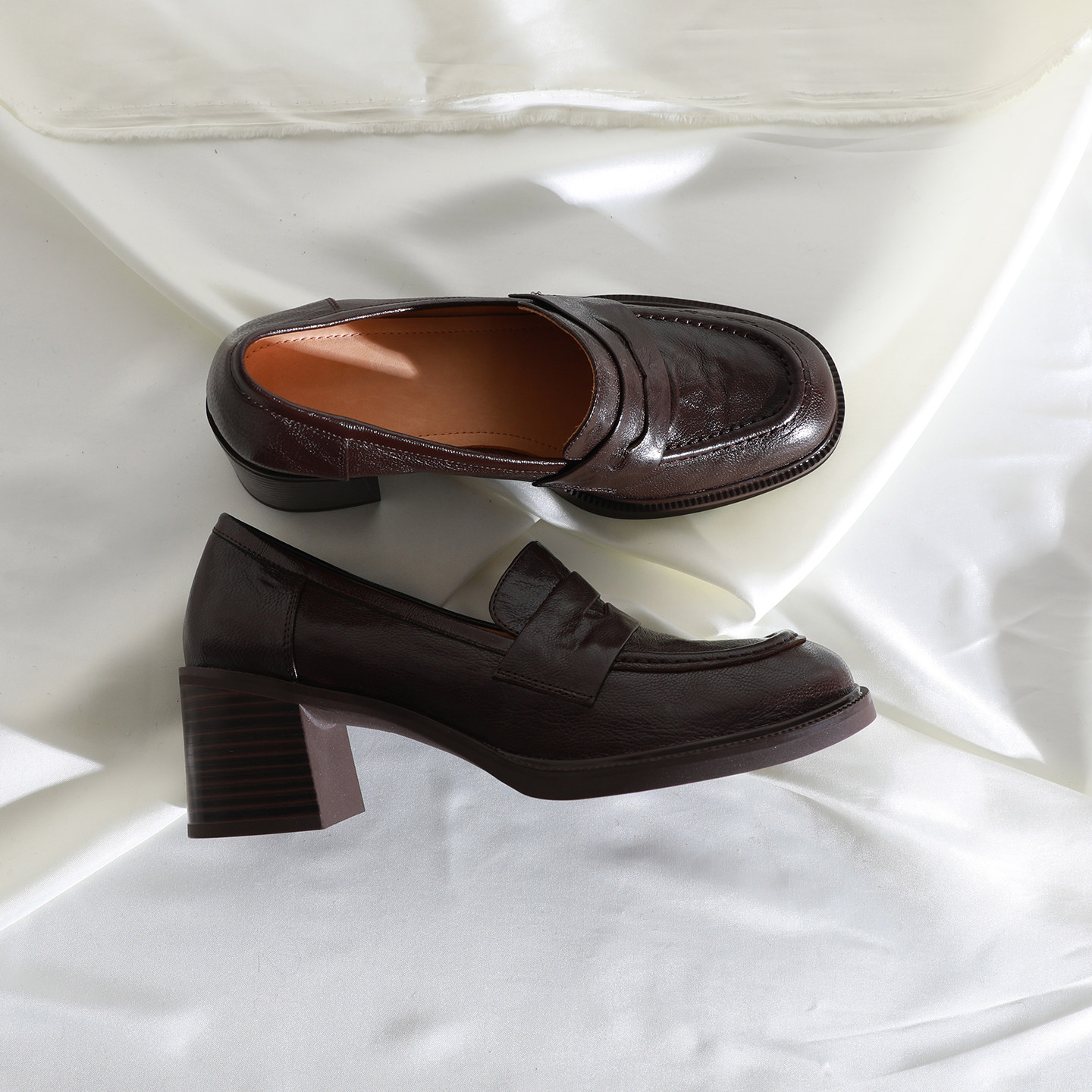 莲花府邸2026春季时尚女鞋中口一脚蹬通勤工作鞋百搭粗跟羊皮女鞋,女鞋,深口单鞋,淘宝优惠券,粉丝福利购,淘宝优惠卷