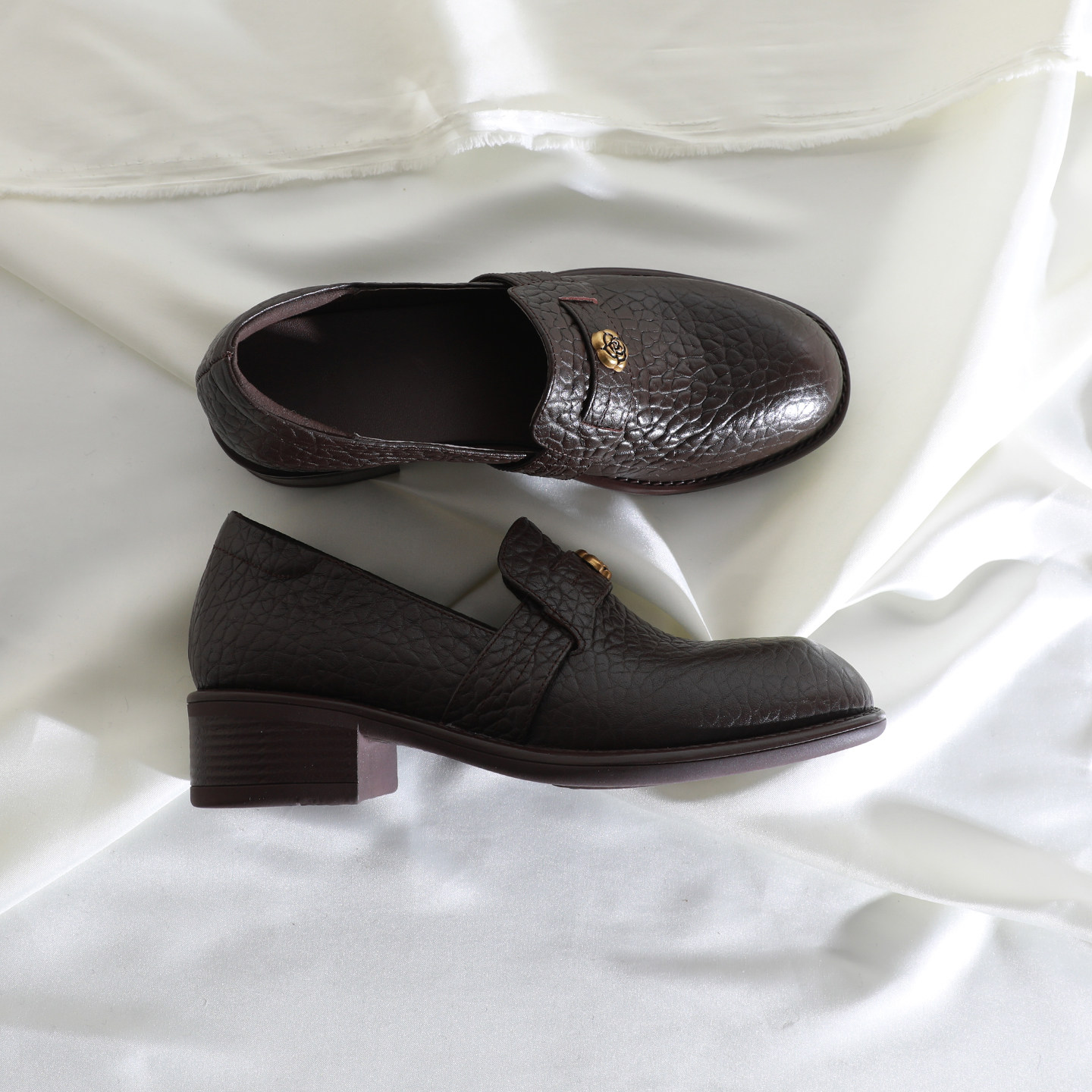 莲花府邸2026春季复古一脚蹬单鞋舒适休闲粗跟牛皮女鞋通勤乐福鞋,女鞋,深口单鞋,淘宝优惠券,粉丝福利购,淘宝优惠卷