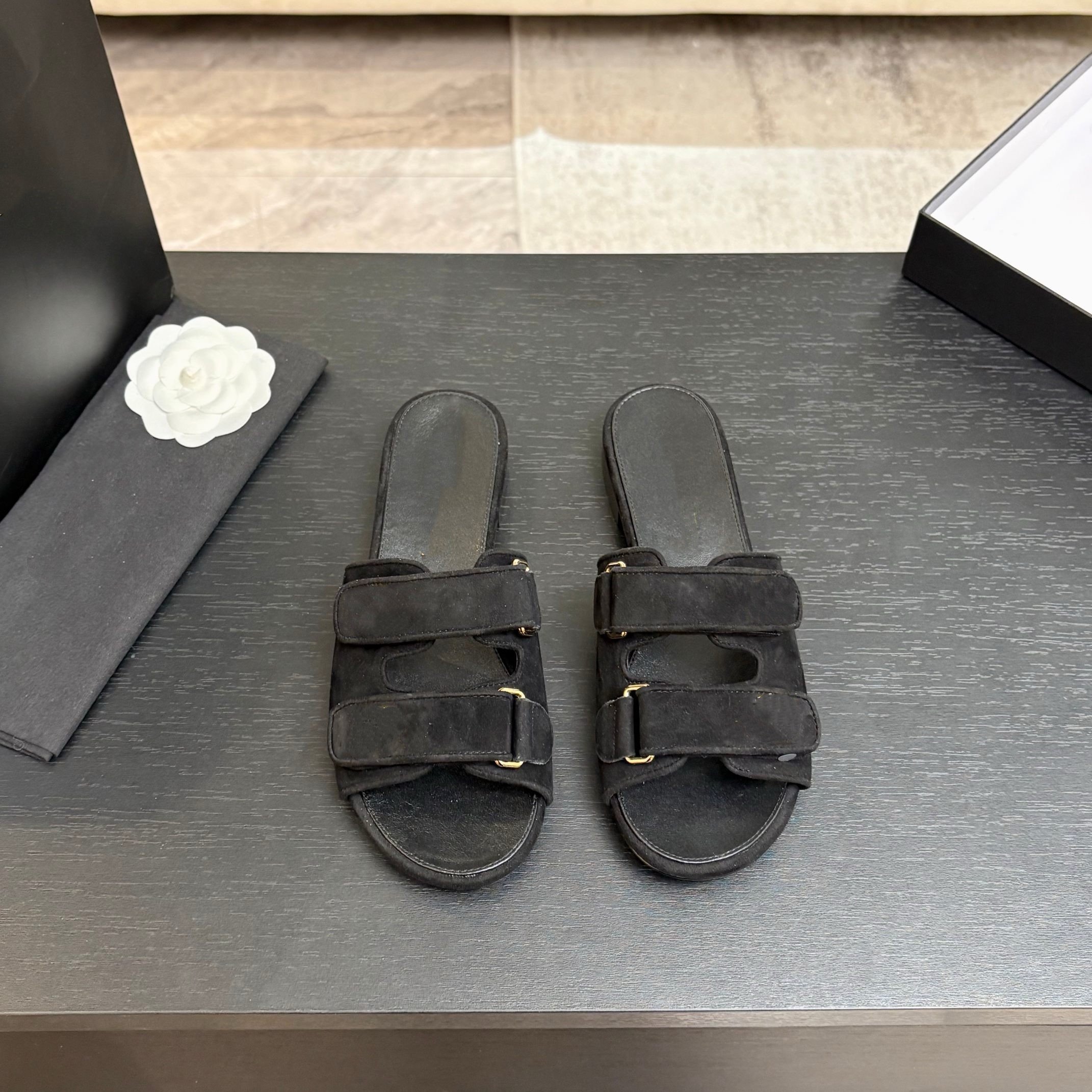 2026韩版真皮魔术贴外穿凉拖鞋女夏季休闲双带平底日常沙滩拖鞋,女鞋,一字拖,淘宝优惠券,粉丝福利购,淘宝优惠卷