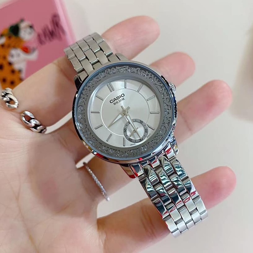 卡西欧时尚潮流女士腕表