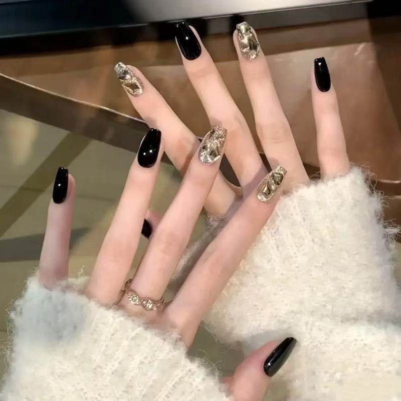 秋冬百搭中长款纯手工美甲高级感黑色爆闪镶钻系显白指甲穿戴美甲,彩妆/香水/美妆工具,穿戴甲/甲片,淘宝优惠券,粉丝福利购,淘宝优惠卷