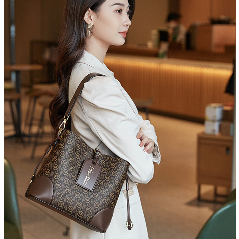 女士真皮女包单肩包斜挎包腋下包