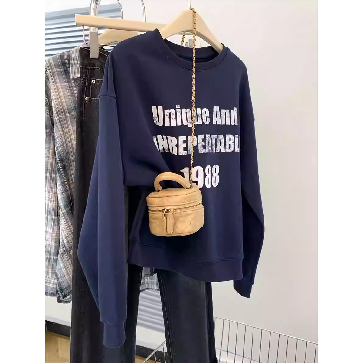 外贸原单尾货大牌美式复古字母印花圆领卫衣女宽松慵懒风长袖上衣