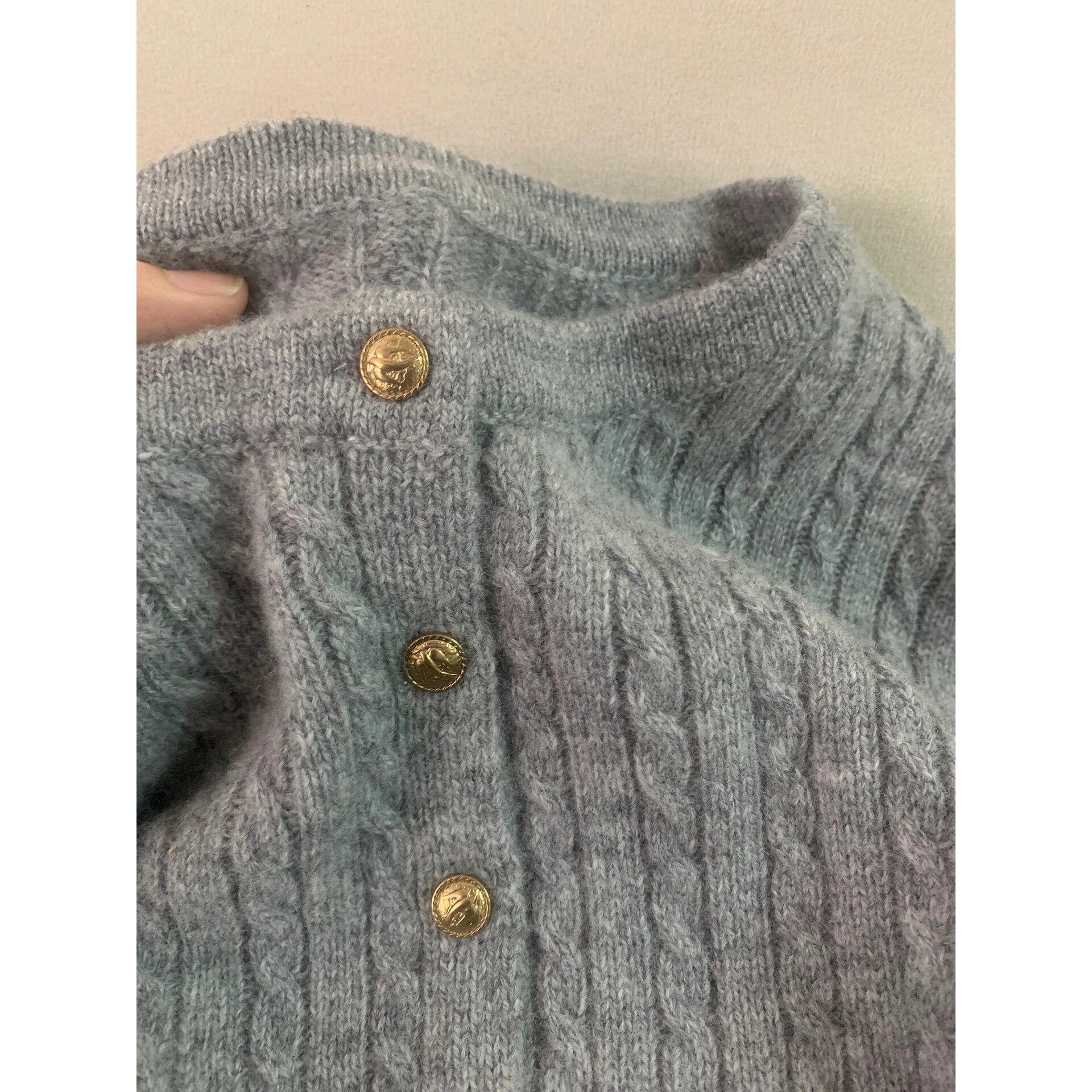 大牌衣服捡漏高级感灰色麻花内搭毛衣外套针织衫女小金扣开衫上衣