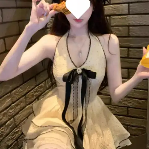 纯欲风甜美短裙夏季收腰显瘦设计感蕾丝拼接蝴蝶结挂脖波点连衣裙