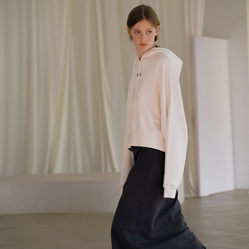 softself/经典衣橱 简约时尚白色纯棉百搭长袖连帽卫衣女上衣春秋
