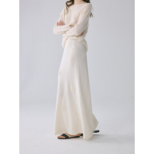 SOFTSELF慵懒春雾春季新款手工立体钩花羊绒羊毛A摆针织半裙