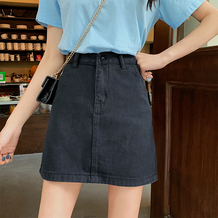 A-line short skirt with high waist and thin appearance