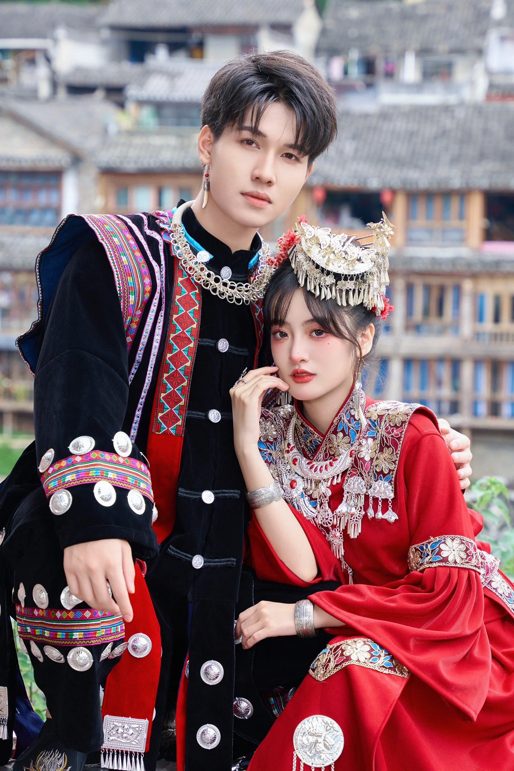 苗寨苗族服装男女秋冬新款土家族傣族民族风婚服舞台演出旅拍摄影