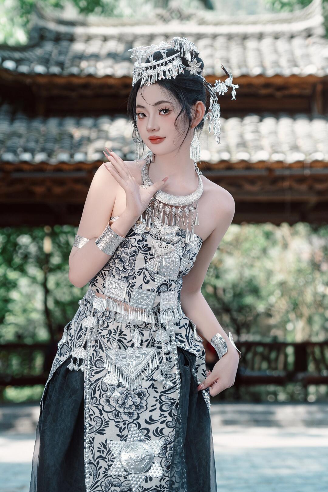 少数民族服装苗族蜡染裹胸套装旅拍苗疆少女摄影演出写真服饰新款