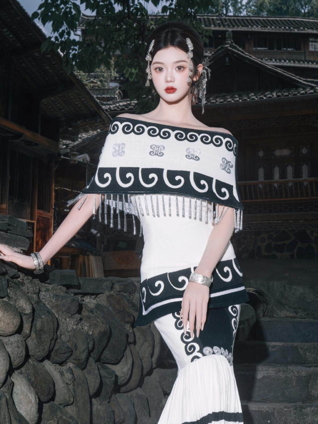 彝族服装女棉麻少数民族云南苗疆少女凉山火把节大理旅拍舞台服装