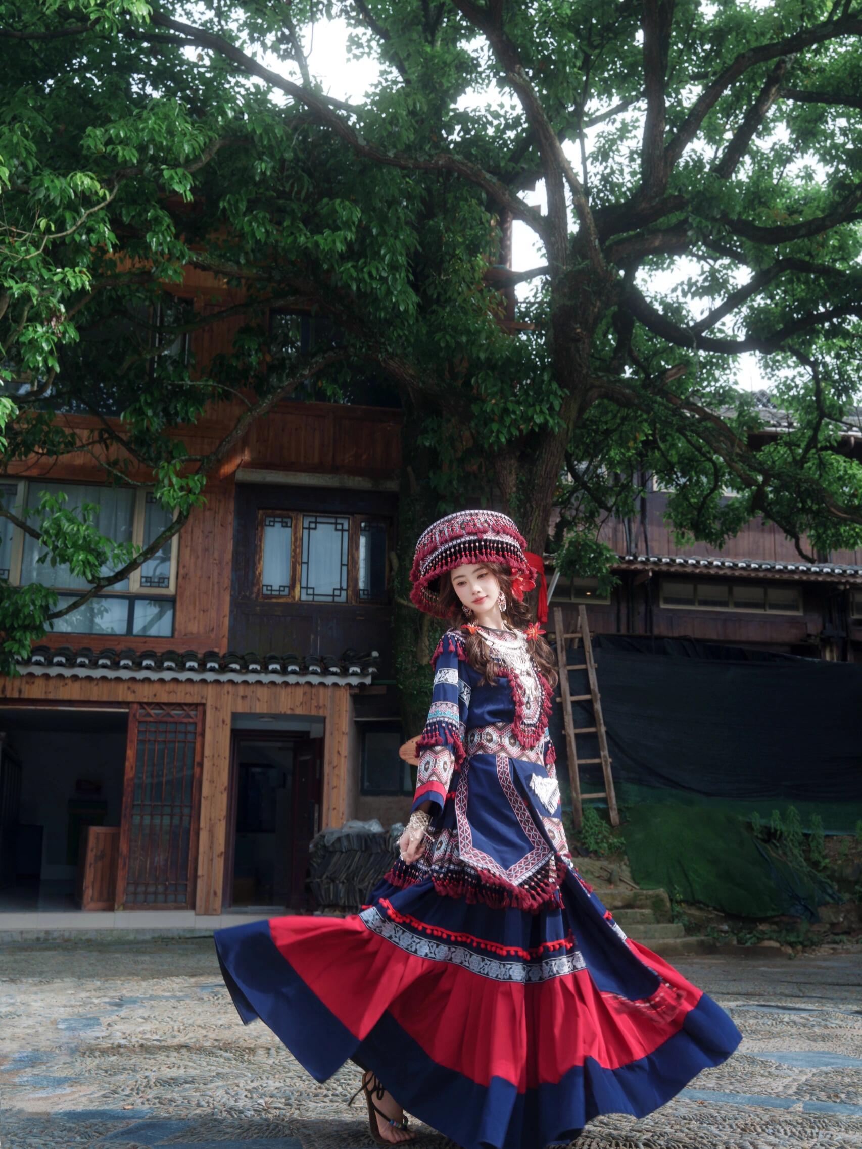 苗族服装女重工改良少数民族苗疆少女服饰土家族摄影旅拍演出服新