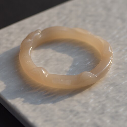 藕粉手镯色泽浓郁油润