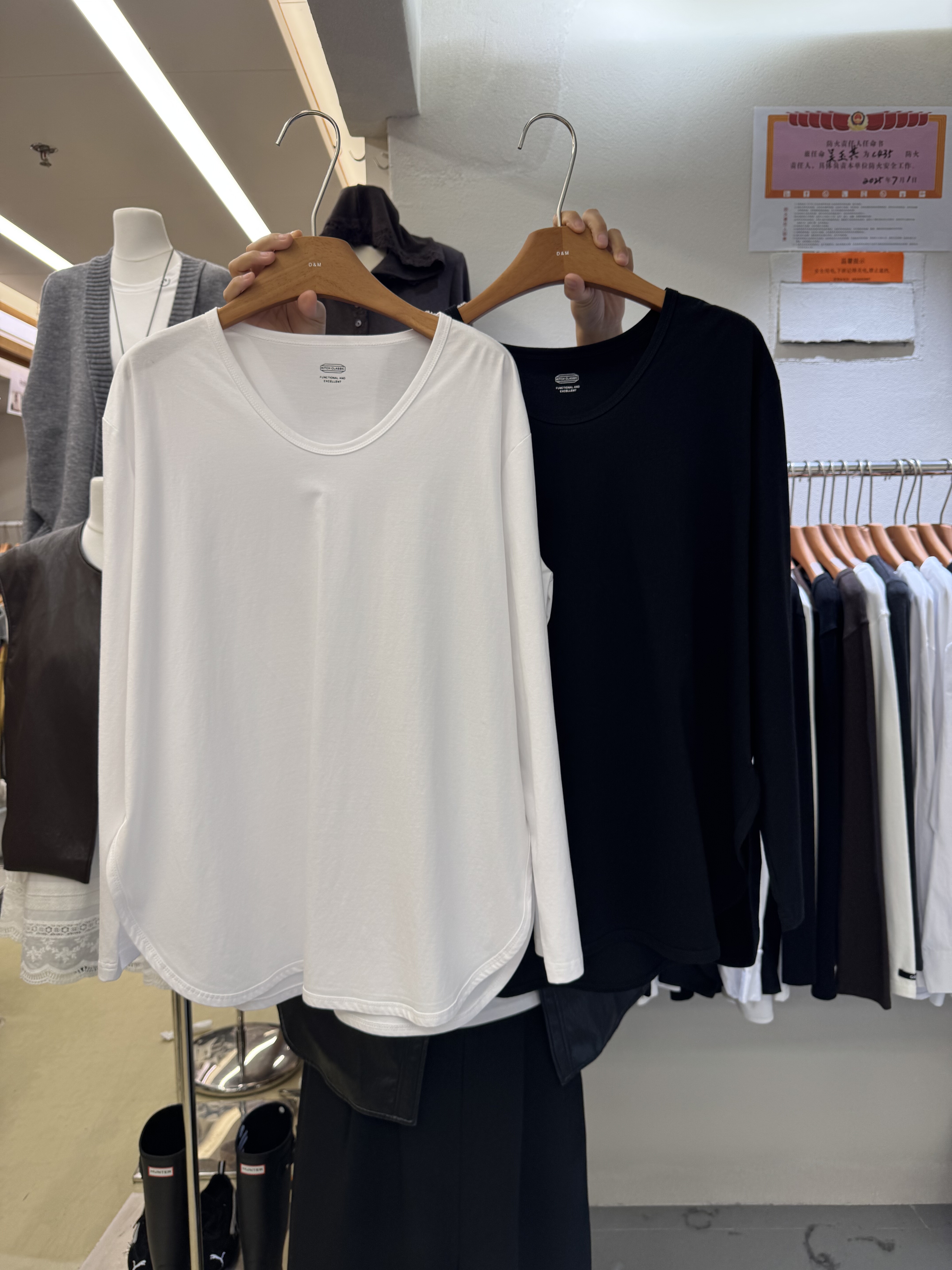 DM欧货简约宽松大版U领长袖T恤女秋季2025新款百搭显瘦打底衫上衣