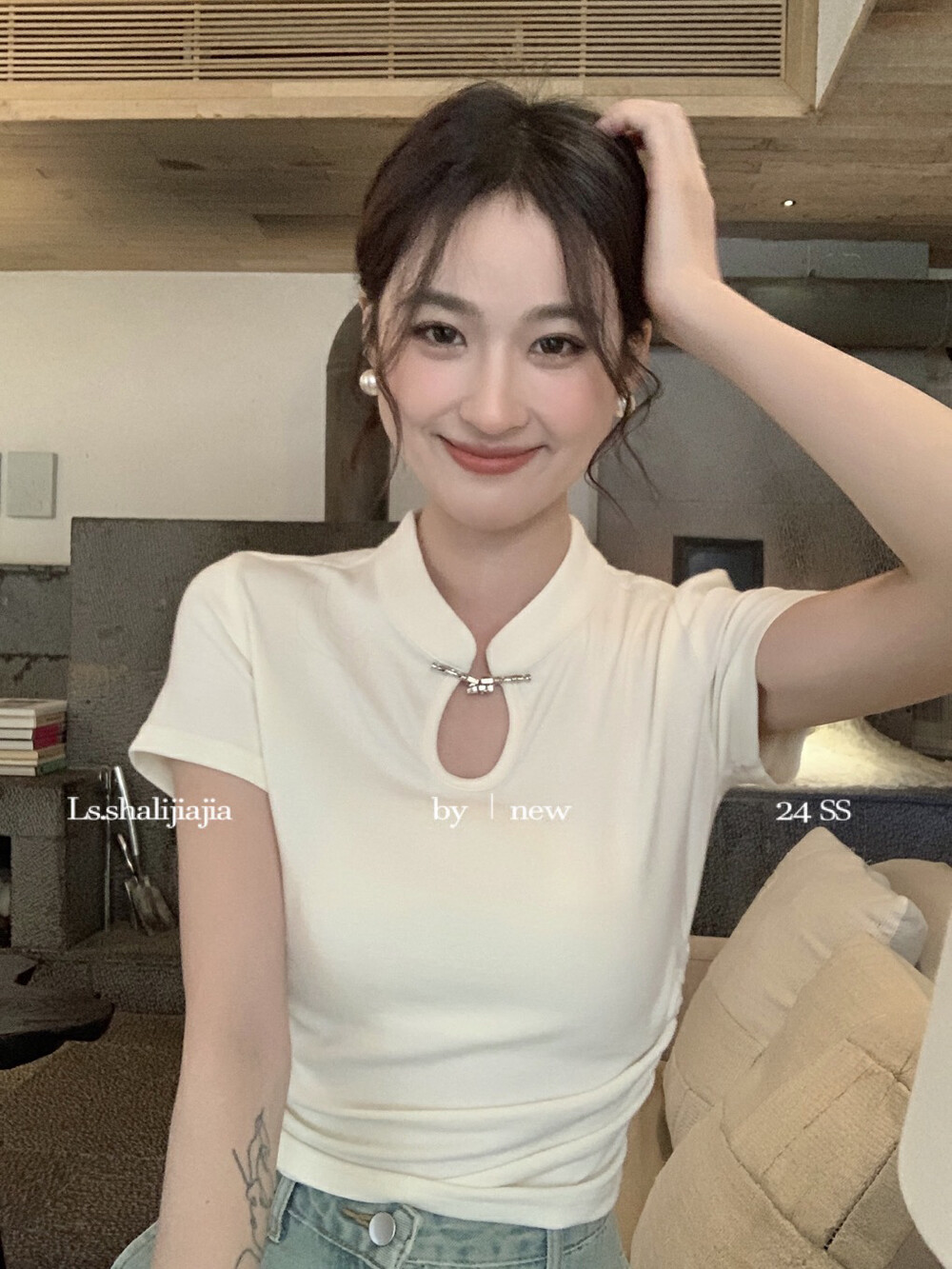 2024早春款新中式盘扣立领设计感小众修身显瘦辣妹纯欲风上衣